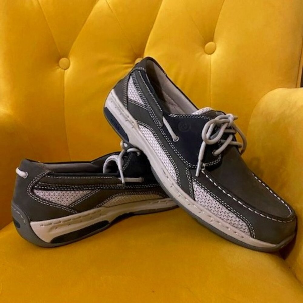 LNWOT Dunham Men’s Grey/Navy Nubuck Captain Boat Shoe 10 4E